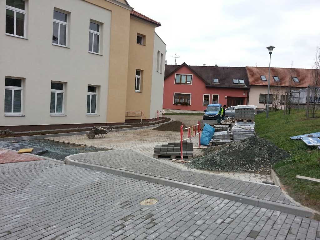 Stavební úpravy Křivánkova náměstí